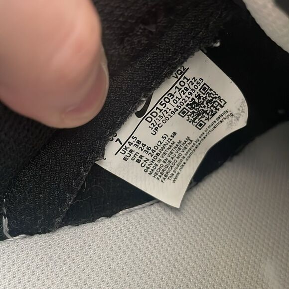 NIKE | Dunk Low Retro White Black Panda - Picture 11 of 14